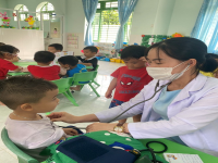 Trường mầm non Vĩnh Trung tổ chức kiểm tra sức khỏe ban đầu cho trẻ năm học 2022 - 2023