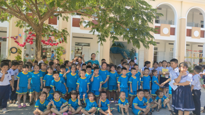 Trẻ MG 5 tuổi tham quan Trường Tiểu học Vĩnh Trung năm học 2023-2024