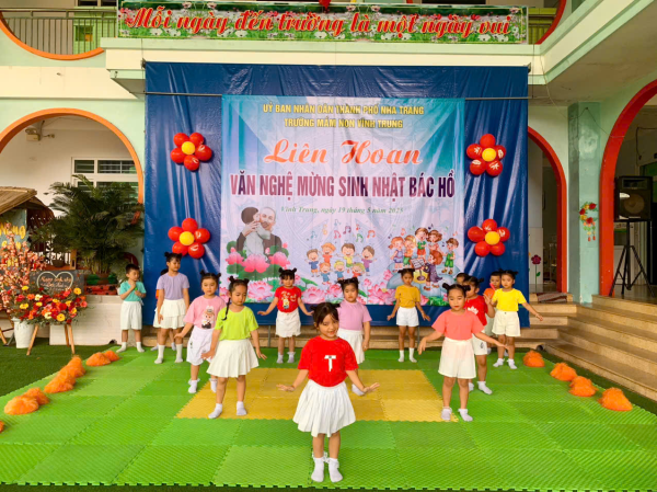 Liên hoan văn nghệ mừng sinh nhật Bác Hồ năm học 2024-2025