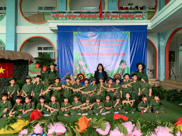 Hoạt động giáo dục với chủ đề “Em yêu chú bộ đội” năm học 2025-2026