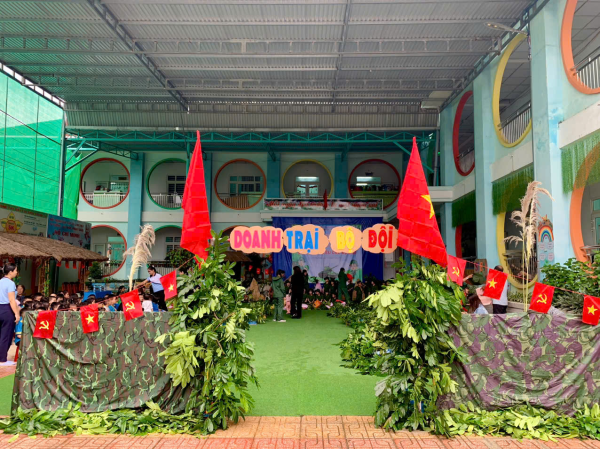 Hoạt động giáo dục với chủ đề “Em yêu chú bộ đội” năm học 2025-2026