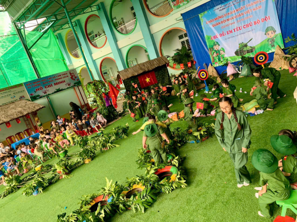 Hoạt động giáo dục với chủ đề “Em yêu chú bộ đội” năm học 2025-2026