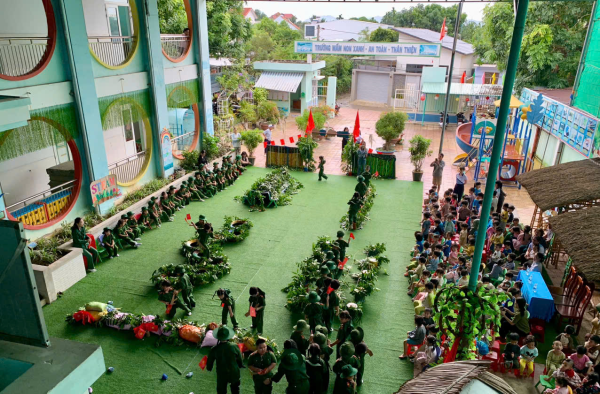Hoạt động giáo dục với chủ đề “Em yêu chú bộ đội” năm học 2025-2026