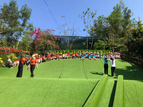 Tổ chức cho trẻ trải nghiệm tại T&T Happy Farm 