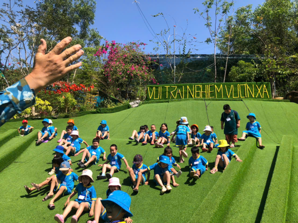 Tổ chức cho trẻ trải nghiệm tại T&T Happy Farm 