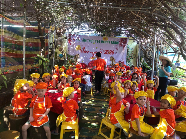 Tổ chức cho trẻ trải nghiệm tại T&T Happy Farm 