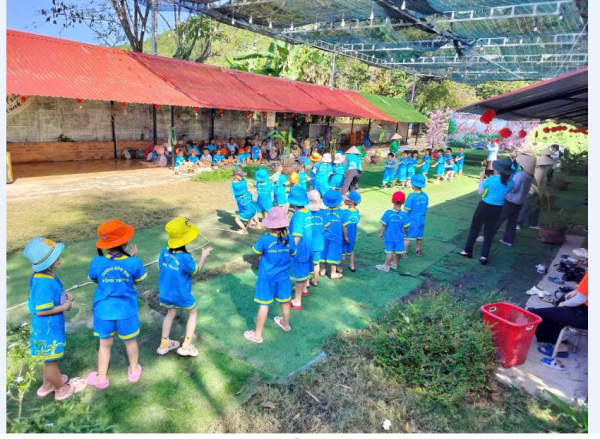 Tổ chức cho trẻ trải nghiệm tại T&T Happy Farm 