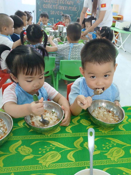 TỔ CHỨC “BỮA CƠM GIA ĐÌNH” NHÂN NGÀY GIA ĐÌNH HẠNH PHÚC 20/3