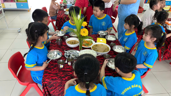 TỔ CHỨC “BỮA CƠM GIA ĐÌNH” NHÂN NGÀY GIA ĐÌNH HẠNH PHÚC 20/3