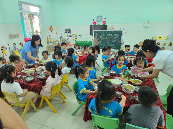 TỔ CHỨC “BỮA CƠM GIA ĐÌNH” NHÂN NGÀY GIA ĐÌNH HẠNH PHÚC 20/3