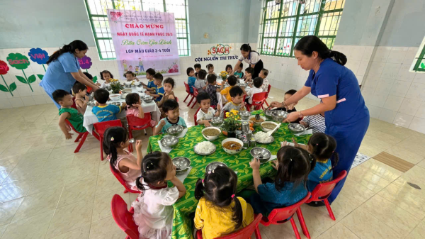 TỔ CHỨC “BỮA CƠM GIA ĐÌNH” NHÂN NGÀY GIA ĐÌNH HẠNH PHÚC 20/3