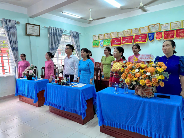 TỔ CHỨC LỄ KẾT NẠP ĐẢNG VIÊN
