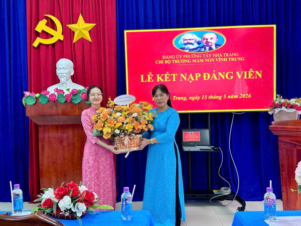 TỔ CHỨC LỄ KẾT NẠP ĐẢNG VIÊN