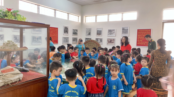 Các cháu 5 tuổi tham quan Bộ chỉ huy quan sự Tỉnh Khánh Hoà, năm học 2023-2024