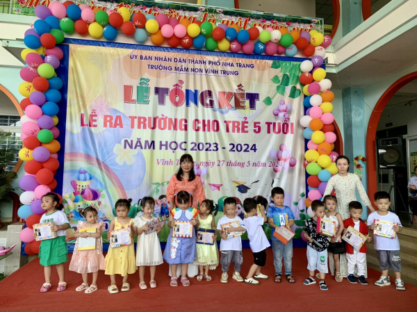 Lễ tổng kết và Ra trường cho trẻ 5 tuổi năm học 2023-2024