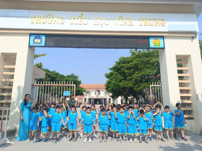 TỔ CHỨC CHO TRẺ 5 - 6 TUỔI THAM QUAN TRƯỜNG TIỂU HỌC VĨNH TRUNG NĂM HỌC 2025-2026