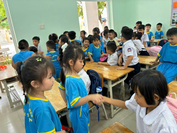 TỔ CHỨC CHO TRẺ 5 - 6 TUỔI THAM QUAN TRƯỜNG TIỂU HỌC VĨNH TRUNG NĂM HỌC 2025-2026