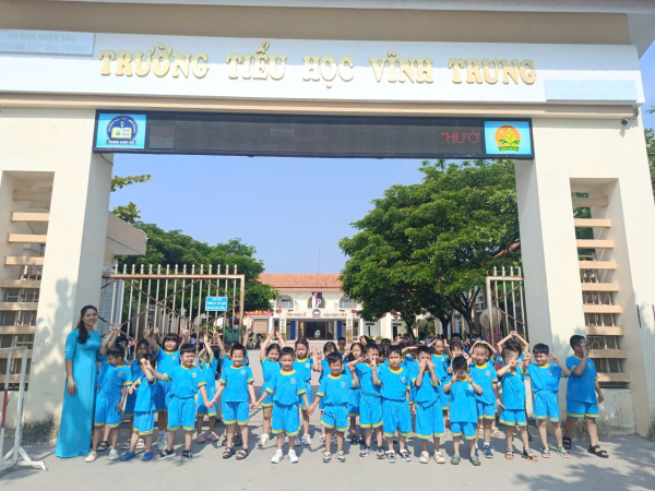 TỔ CHỨC CHO TRẺ 5 - 6 TUỔI THAM QUAN TRƯỜNG TIỂU HỌC VĨNH TRUNG NĂM HỌC 2025-2026